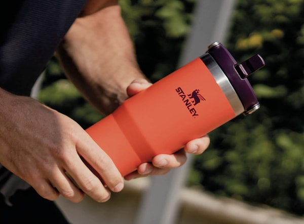 Sosyal medyanın pipetli yıldızı: Stanley IceFlow Flip Straw!