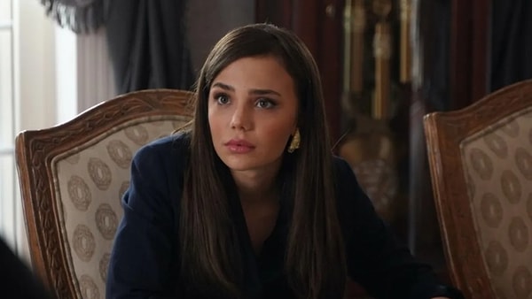 ATV'nin yeni dizisi Aynı Yağmur Altında reyting kurbanı oldu.