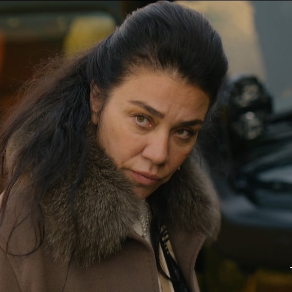 Taşacak Bu Deniz dizisinde Zarife karakterine hayat veren Yeşim Ceren Bozoğlu, dizideki karakterleri oyuncu olarak değil de izleyici gibi değerlendirerek sıraladı.