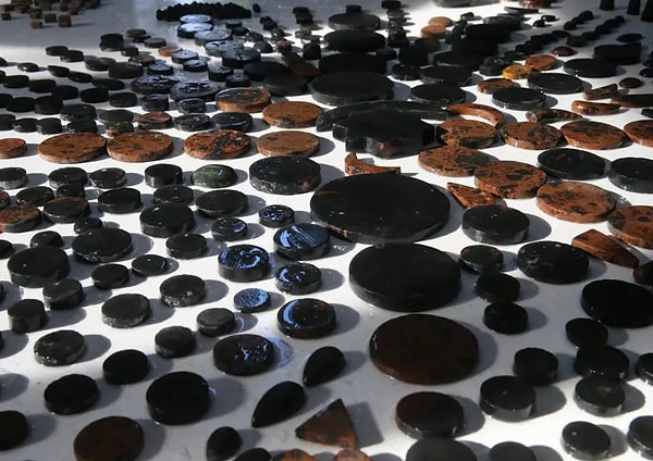 Doğal volkanik taştan ayna üretiyorlar.