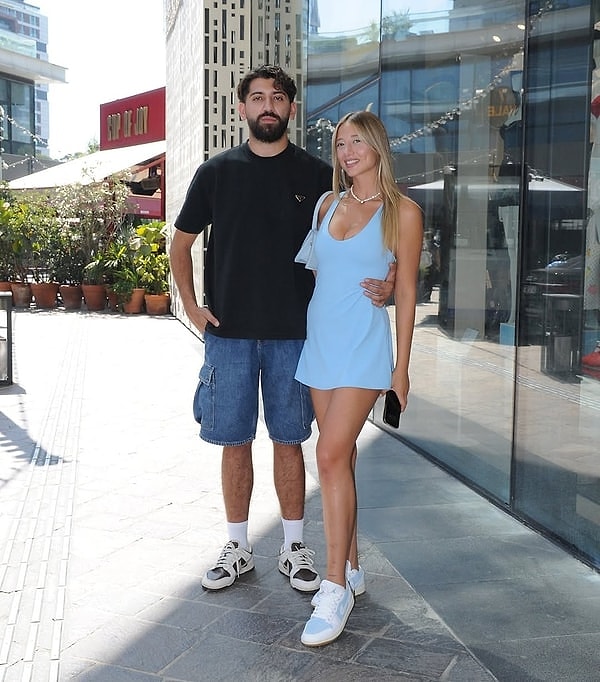 İstanbul Ümraniye’de bir stüdyo önünde gerçekleşen silahlı saldırı Türkiye’nin gündemine oturdu.