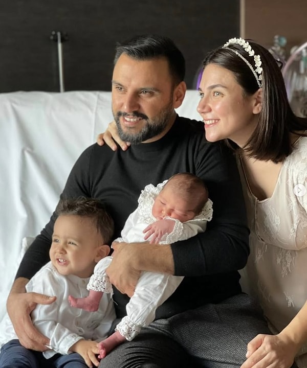 Ünlü şarkıcı Alişan, yıllardır hem sahnelerde hem de televizyon ekranlarında aktif kariyeriyle adından söz ettiriyor.