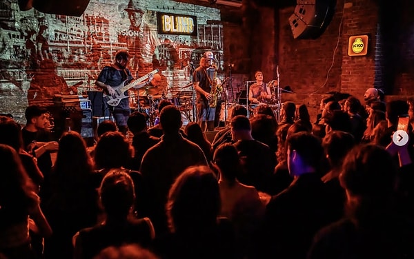 İstanbul'da Canlı Müzik Nerede Dinlenir? Semt Semt Rehber - 2026