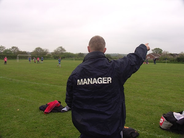 Sorun, vizyonsuzluğun her transfer döneminde alkışlanıp ödüllendirildiği bu hastalıklı sistem.