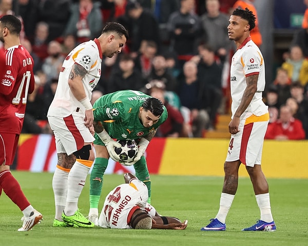 Galatasaray, 4-0 yenildiği Liverpool maçında yıldız golcüsü Victor Osimhen’i de kaybetmişti.