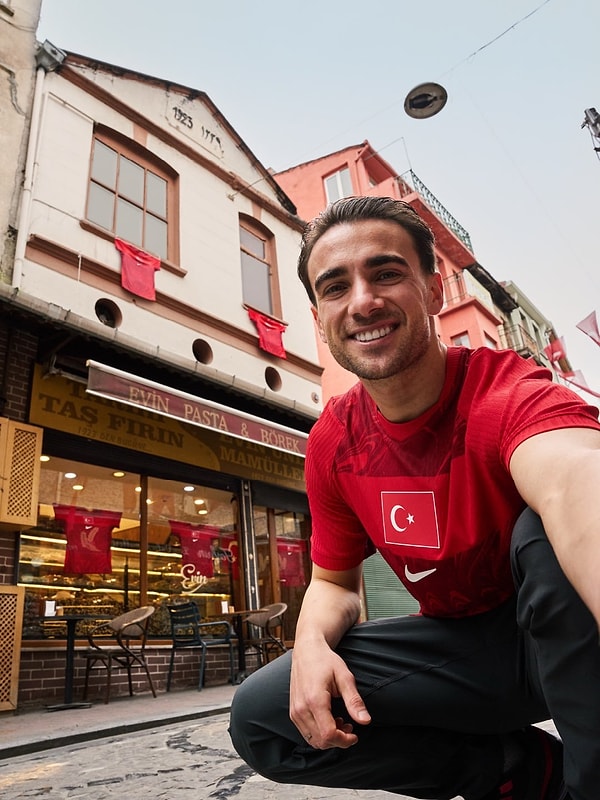 Yeni forma sosyal medyayı ikiye böldü.