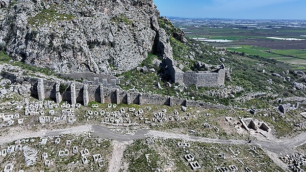 Sillyon tarih boyunca "alınamaz kale" unvanıyla anılmıştır.