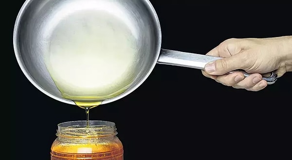 Çevre, Şehircilik ve İklim Değişikliği Bakanlığı’na bağlı Çevre Yönetimi Genel Müdürlüğü'nün, bitkisel atık yağların oluşumundan bertarafına kadar çevre ve insan sağlığına zarar vermeden yönetiminin sağlanması için hazırladığı 'Bitkisel Atık Yağların Kontrolü Yönetmeliği' 2015 yılında yürürlüğe girdi.