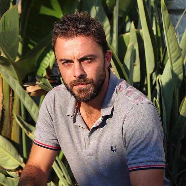 Oyuncu Eren Hacısalihoğlu, Cennetin Çocukları kadrosundan ayrıldı.