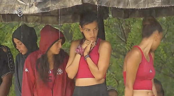 Survivor'ın çekimlerinin yapıldığı Dominik Cumhuriyeti'ndeki zorlu hava şartları yarışmacıları fena etkiledi.