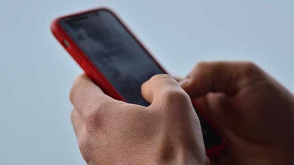 Türkiye’de dolandırıcıların ve yasa dışı bahis sitelerinin ilginç başlıklarla attığı SMS’ler vatandaşları bıktırmış durumda.