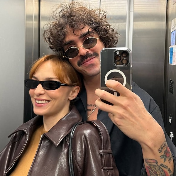 Şahinkaya’nın verdiği röportajlarda evliliğe sıcak baktığını dile getirmesi ve Bekar’ın da evlilik teklifi hazırlığında olduğu iddiaları, ilişkilerinin ciddi bir boyuta taşındığı yönünde yorumlara neden olmuştu.