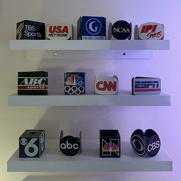 8. Televizyon yayıncılığına ait eski mikrofon kapaklarının hatıra değeri yüksek koleksiyonu.