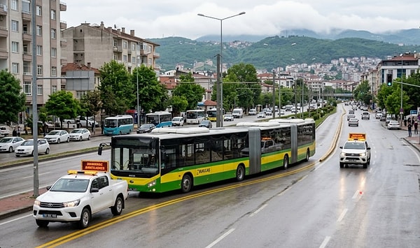 Bursa ulaşımında kapasiteyi artırmayı hedefleyen dev metrobüs projesi için ilk resmi adım atıldı ve UKOME’den beklenen onay çıktı.