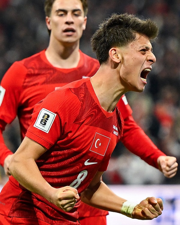 A Milli Futbol Takımımız, 2026 Dünya Kupası hayaline bir adım daha yaklaşarak play-off yarı final mücadelesinde Romanya engelini tek golle geçmeyi başardı.