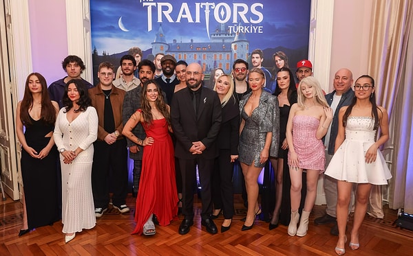 The Traitors Türkiye dünya genelinde ilgi gören formatın yerli uyarlaması olarak ilk bölümüyle yayınlandı.