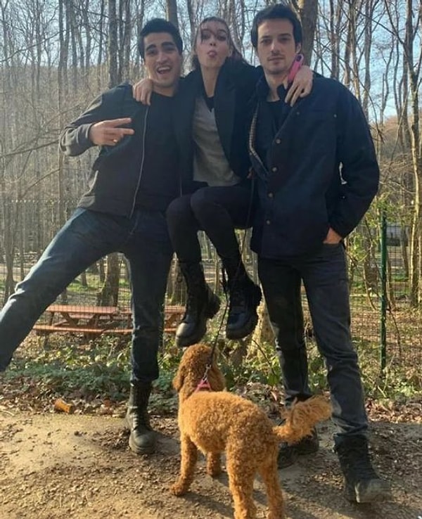 Bir dönem magazinin gözde çiftlerinden olan Mert Yazıcıoğlu ve Afra Saraçoğlu, uzun süre devam eden ilişkileriyle sık sık gündeme gelmişti.