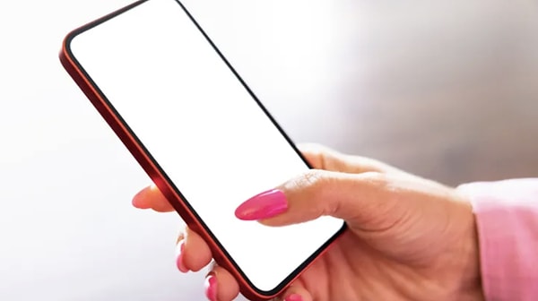 Uzun tırnak kullanıp telefon ekranında zorlananlar için dikkat çeken bir gelişme yaşandı.