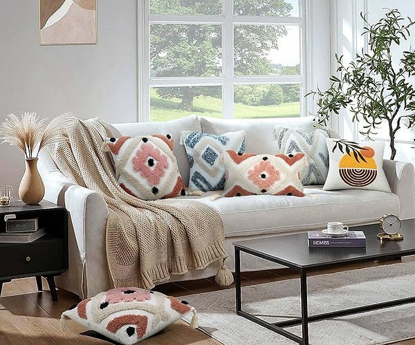 2. Oturma odanın enerjisini değiştirmenin en ekonomik ve zahmetsiz yolu kırlent kılıflarını değiştirmektir!