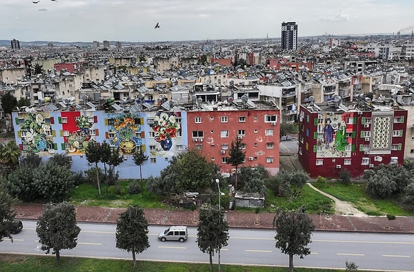 Ortaya çıkan görüntü yalnızca mahalle sakinlerini değil, kenti ziyaret edenleri de etkiliyor.
