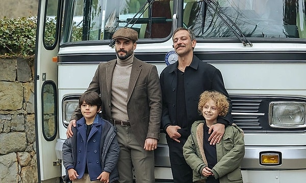 2018-2023 yılları arasında yayınlanan Succession dizisinin Veliaht kadrosuyla Türkiye'ye uyarlanacağı iddia edildi.