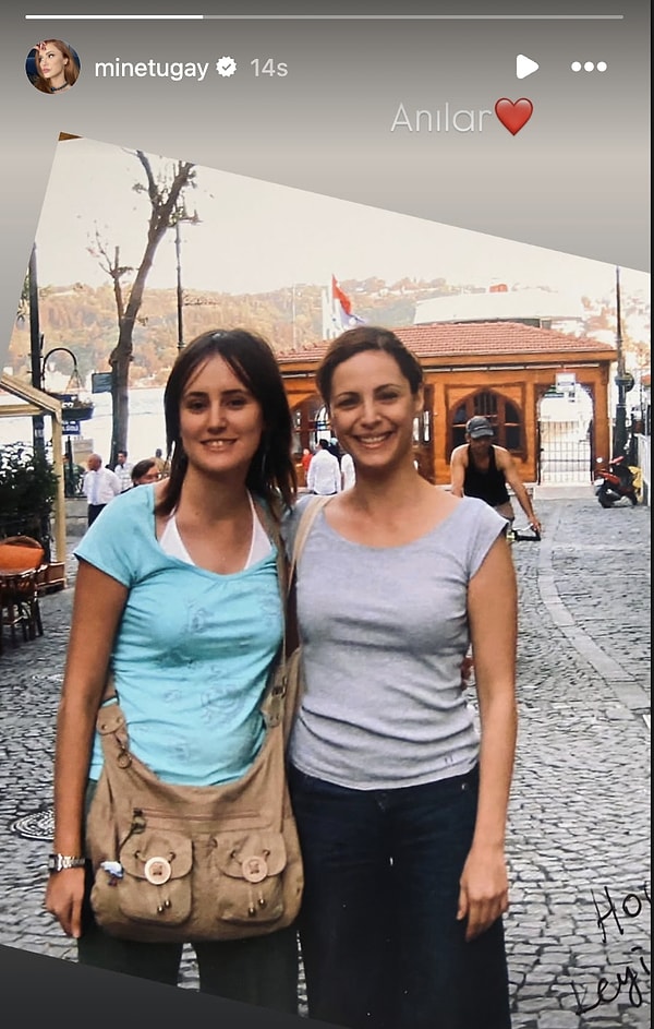 Ünlü oyuncu Mine Tugay, bu kez yıllar öncesine ait fotoğrafını paylaşarak değişimini kendisi ortaya koydu.