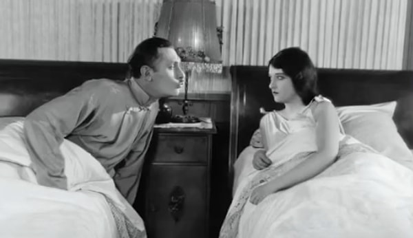 Have you ever paid attention to that particular detail frequently encountered in bed scenes of notable productions of European cinema, such as The Zone of Interest, The Discreet Charm of the Bourgeoisie, or Belle de Jour?