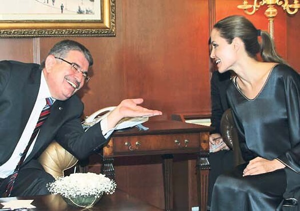 Eski içişleri bakanı İdris Naim Şahin ve Angelina Jolie.