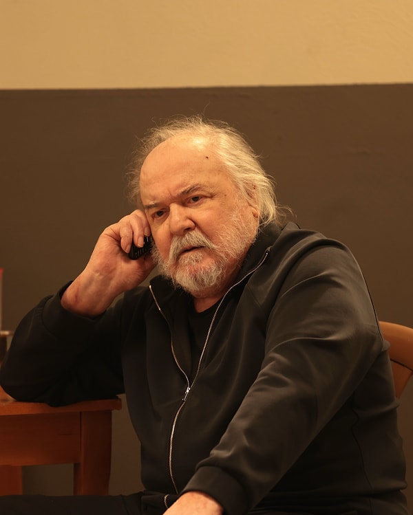 İlk bölümde dikkat çeken detay ise Çetin Tekindor’un değişimi oldu.