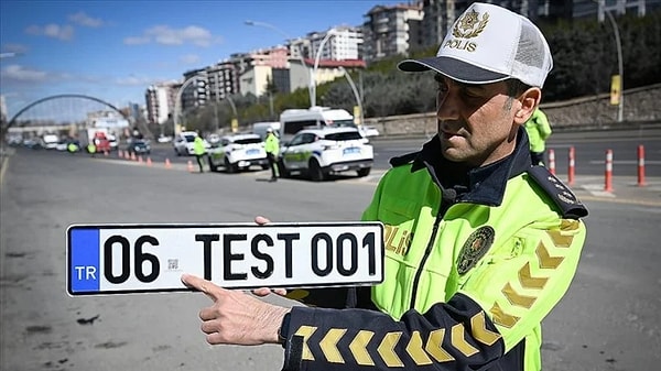 Düzenlemenin idari ayağında ise plaka basım yetkisine sahip olan şoförler odaları için sıkı denetimler başlıyor.