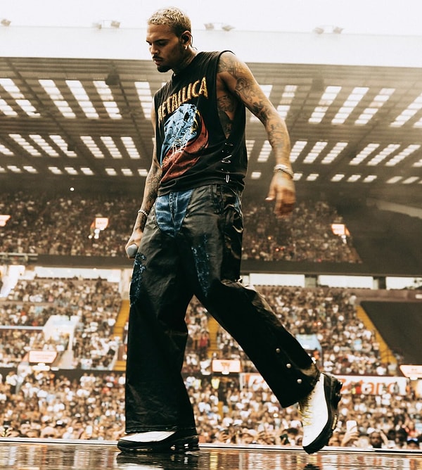 Dünyaca ünlü R&B yıldızı Chris Brown, yıllardır hem müzik kariyeri hem de özel hayatıyla magazin gündeminden düşmeyen isimlerden biri.