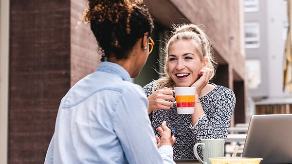 Hızlı konuşan insanların büyük bölümünde düşünce akışı oldukça yoğundur.