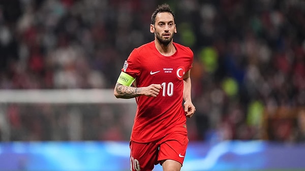 Hakan Çalhanoğlu, dışarıdaki söylentilere de sert cevap verdi.