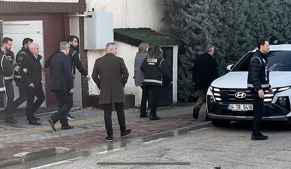 Bursa Büyükşehir Belediye Başkanı Mustafa Bozbey, Bursa Cumhuriyet Başsavcılığı’nın yürüttüğü soruşturma çerçevesinde  gözaltına alındı.