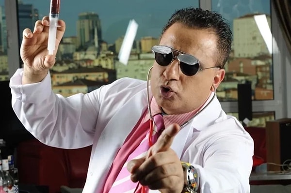 Oray Eğin, yazısında Erol Köse’nin özellikle sosyal medya dönemindeki etkisine de dikkat çekti.