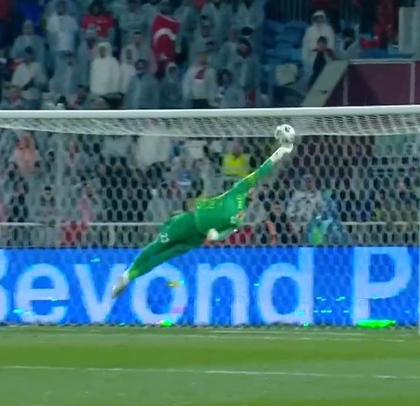 Çakır, ileride de hatırlanacak bir kurtarışla Kosova'nın etkin olduğu anlarda kalesini gole kapamıştı.