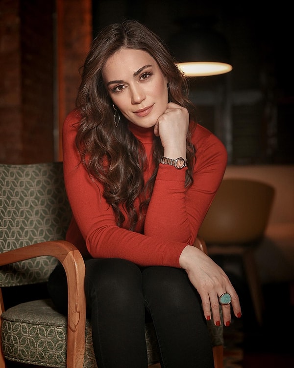 Kızılcık Şerbeti oyuncusu Özge Borak, Nejat İşler'in partneri oldu.