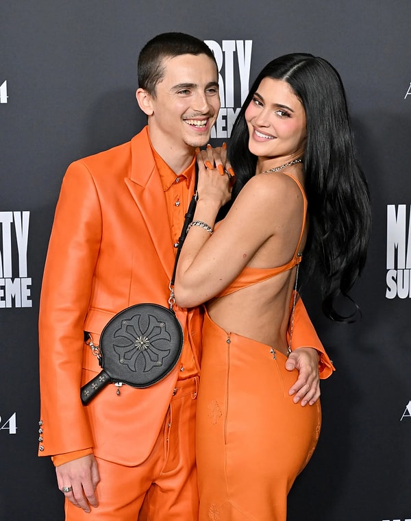 Hollywood’un en çok konuşulan çiftlerinden Timothee Chalamet ve Kylie Jenner, ilişkileriyle uzun süredir magazin gündeminin zirvesinde yer alıyor.