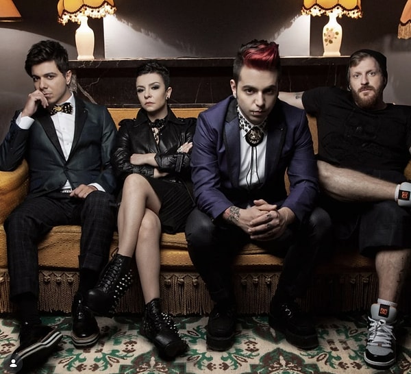 Türk alternatif rock sahnesinin en sevilen gruplarından Model, bir döneme damga vuran şarkıları ve kendine has tarzıyla hafızalara kazınmıştı.