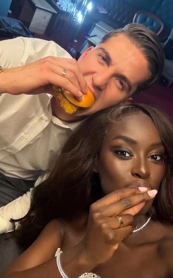 Mutlu birliktelikleriyle konuşulan çiftin evliliği, sonrasında ortaya çıkan sürpriz detayla daha da ilgi çekti.