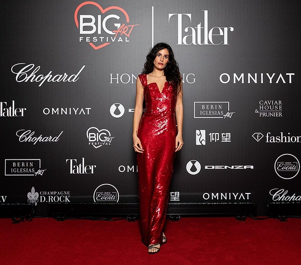 Uluslararası projelerde yer alarak adını duyuran caz sanatçısı Eylül Ergül, Çirkin ile oyunculuğa adım attı.