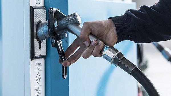 İran’ın, petrol sevkiyatının can damarlarından olan Hürmüz Boğazı’nı kapatması petrol fiyatlarını yükseltmişti.