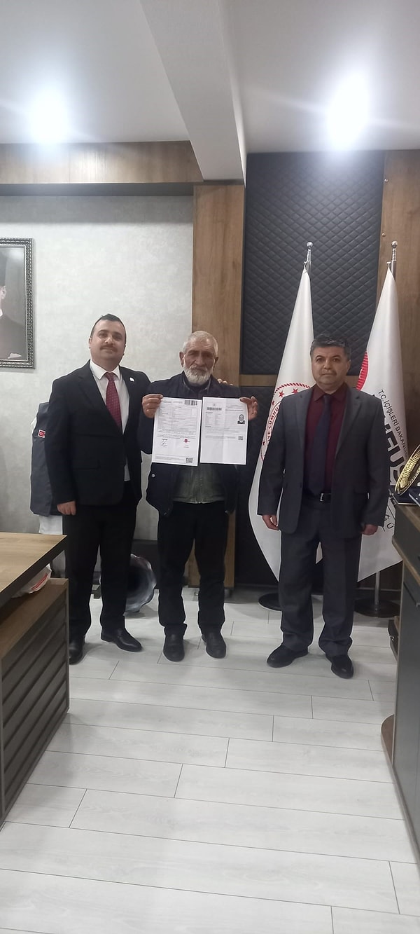 Afyonkarahisar Valiliği, uzun süredir “vatansız” statüsünde olan kentte yaşayan aile için açıklamada bulundu.