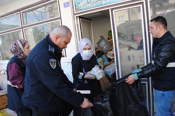Böceklenmiş gıdalar ele geçirildi.