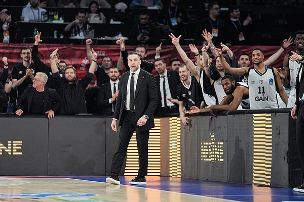 Finalin ilk takımı Beşiktaş! Telekom, serideki 3.maçını kazanırsa finalde Türk derbisi var