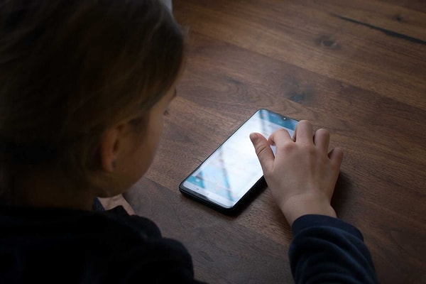 15 yaş altı çocuklara sosyal medya kısıtlaması getiriliyor.