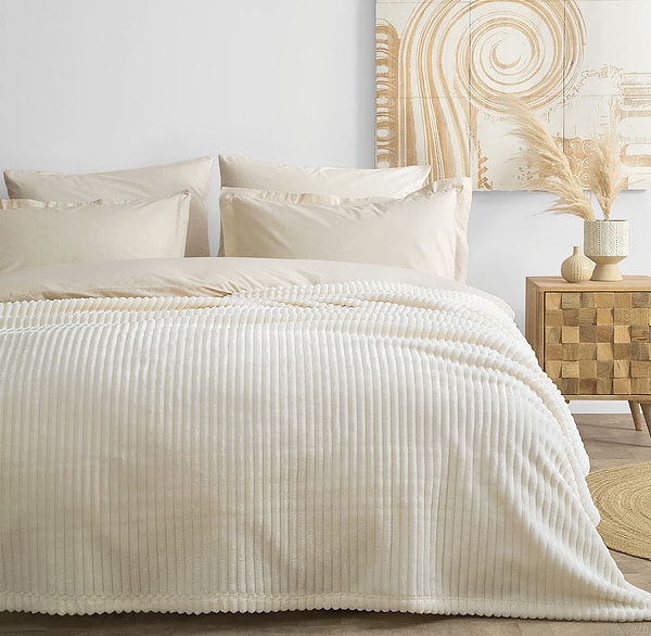 Yataş Yumuşaklığı: Holly Wellsoft Battaniye!