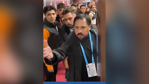 2. Soyunma odası da hareketliydi.