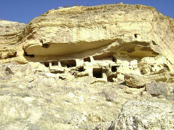 Yüzyıllar boyunca bulunduğu yerde kalan ceset ilk bulunduğunda neredeyse hiç bozulmamış.