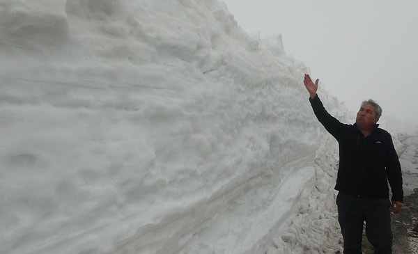 Ne Hakkari ne Van: Yaz şehri kara gömüldü.